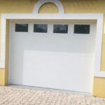 Top-glass / 1-car garage doors Clopay Modern Steel Value Series w/ Plain Short Windows - Model 4F - Standard White