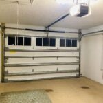 Top-glass / 1-car garage doors Clopay Canyon Ridge® Carriage House 5-Layer - Design 12 w/ Rec 13 Windows - Interior View