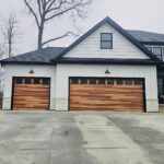 Top-glass / 1-car garage doors Clopay Modern Steel™ with Contemporary Windows - Premium Series with Intellicore® - Ultra-Grain Cedar Plank