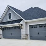 Top-Glass / 2-car garage doors Clopay Bridgeport™ Steel - Premium Series with Intellicore - Model BD2EU w/ Colonial 509 windows - Charcoal