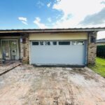 Top-Glass / 2-car garage doors Clopay Modern Steel™ - Premium Series with Intellicore® w/ Plain Long Windows - Model 9208 - Grey