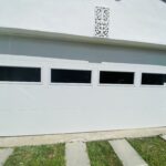 Top-Glass / 2-car garage doors Clopay Modern Steel™ with Contemporary Windows - Premium Series with Intellicore® w/ Plain Long Windows - Model 9208 - Standard White