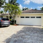 Top-Glass / 2-car garage doors Clopay Modern Steel™ with Contemporary Windows - Premium Series with Intellicore® w/ Plain Long Windows - Model 9208 - Standard White