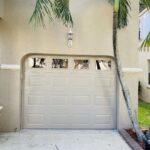 Top-glass / 1-car garage doors Clopay Classic Steel Value Series w/ Plain Short Windows - Model 94 - Sandtone